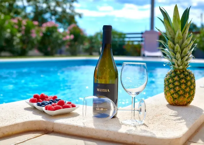 Villa Bartona For 8 Persons With Private Swimmingpool