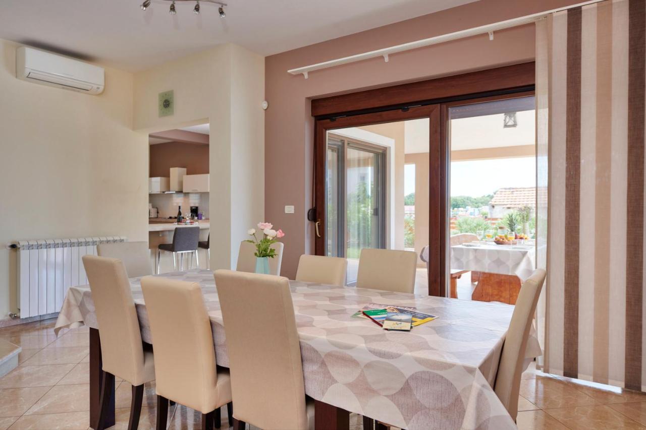 Bartona For 8 Persons With Private Swimmingpool Villa *