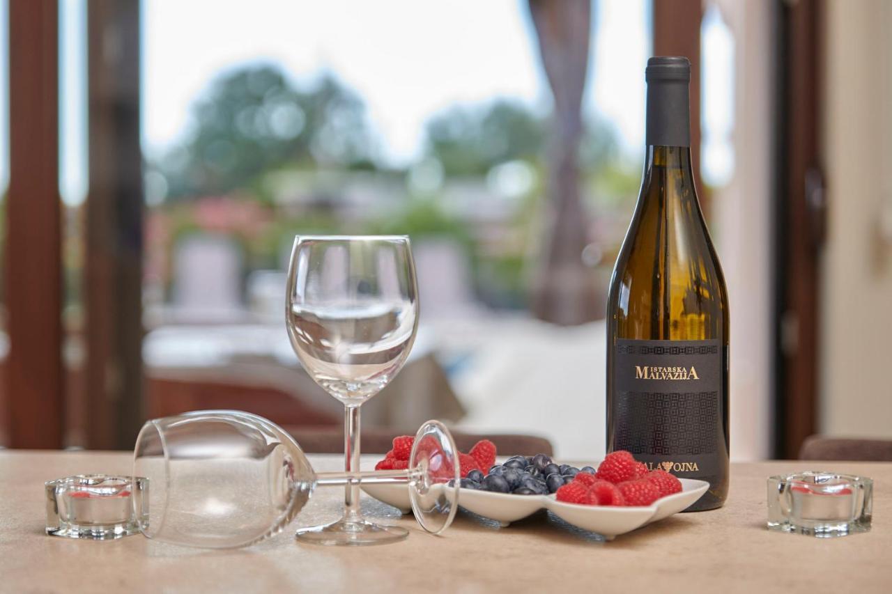 Bartona For 8 Persons With Private Swimmingpool Villa