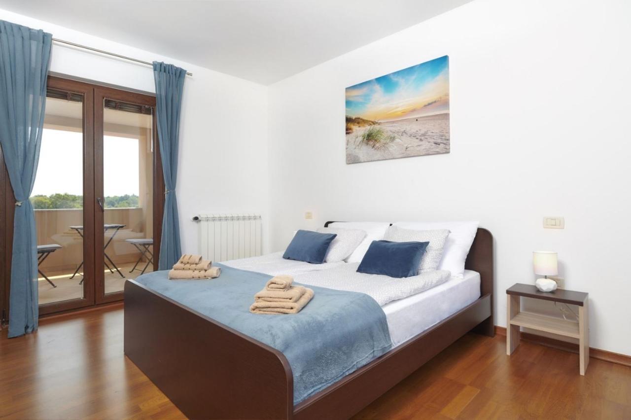 Bartona For 8 Persons With Private Swimmingpool Villa Pula