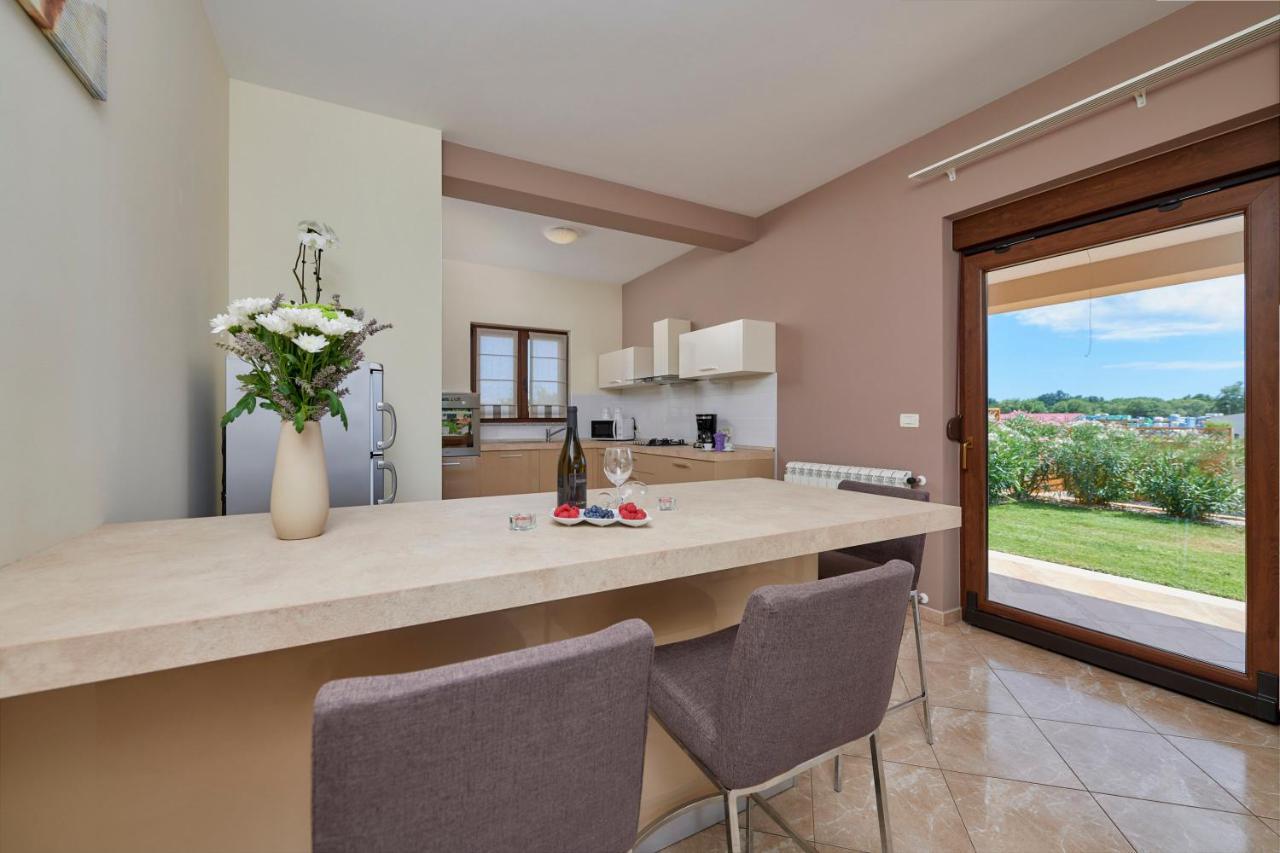 Bartona For 8 Persons With Private Swimmingpool Villa Pula