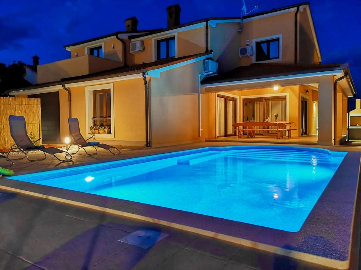 Villa Bartona For 8 Persons With Private Swimmingpool *