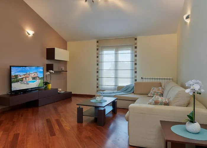 Villa Bartona For 8 Persons With Private Swimmingpool