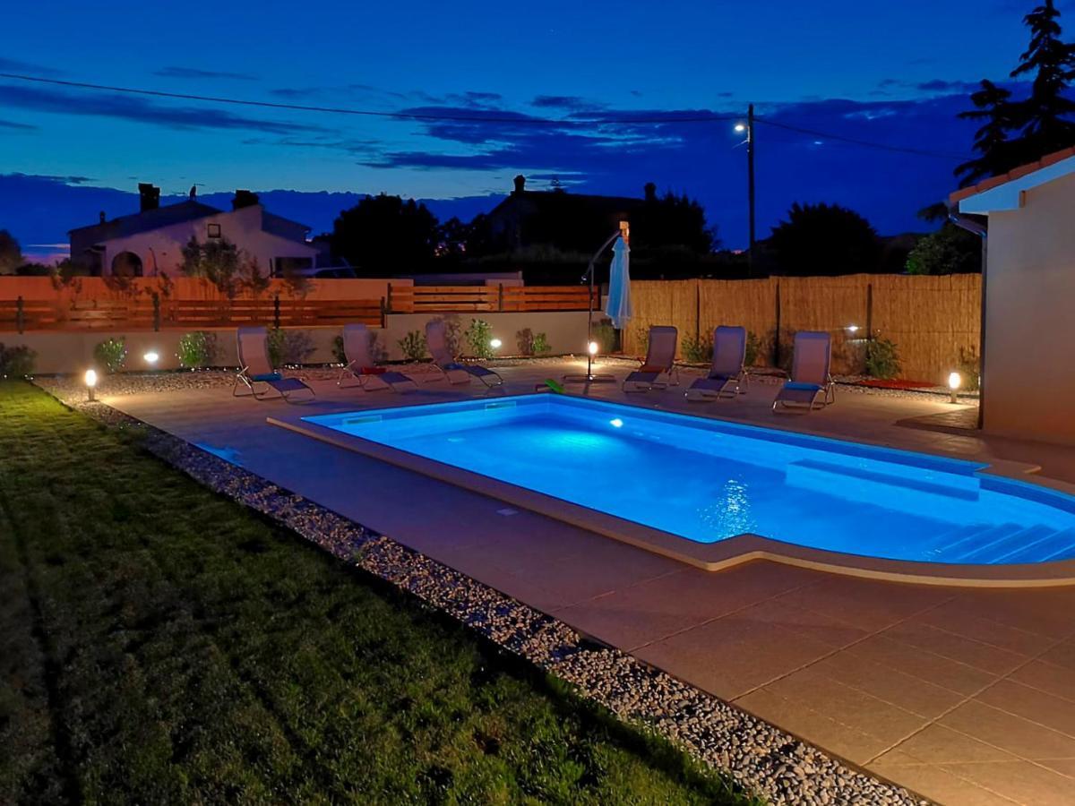 Bartona For 8 Persons With Private Swimmingpool *