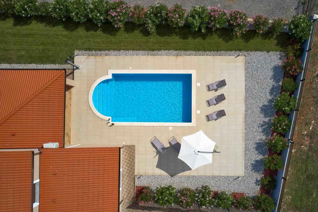 Villa Bartona For 8 Persons With Private Swimmingpool *