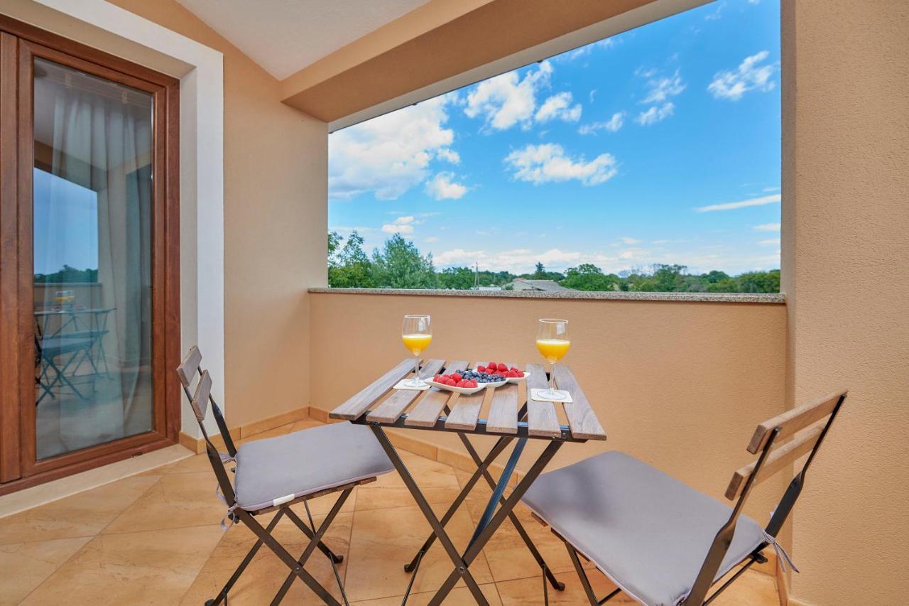 Bartona For 8 Persons With Private Swimmingpool Villa